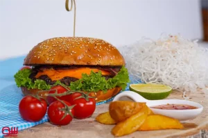 عکاسی از همبرگر برای تولید محتوا از کلاس آشپزی